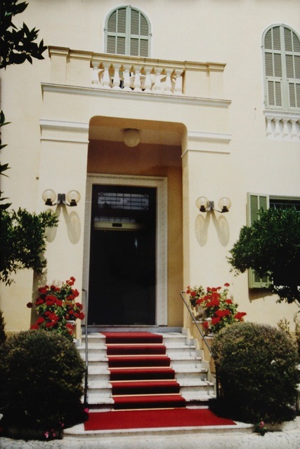 Eingangsportal von Villa Elisa in Bordighera, italienische Riviera, Ligurien