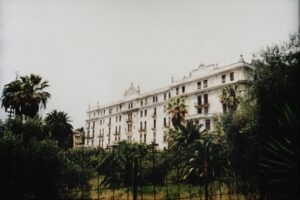 Hotel Angst in Bordighera an der italienischen Riviera,wird im Moment restauriert....das dauert