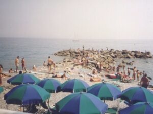 Bordighera an der italienischen Riviera, unser kleiner Strand. Ferien in Ligurien