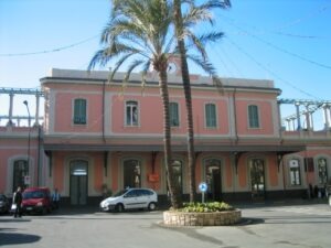 Der Bahnhof von Bordighera an der italienischen Riviera