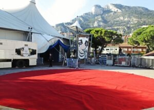 Monte Carlo 38. Zirkusfestival. Im Urlaub an der italienischen Riviera in Ligurien. 