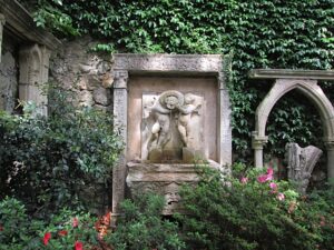 Der Steingarten der Villa Ephrussi de Rothschild in Saint Jean Cap Ferrat. Urlaub an der italienischen Riviera in Ligurien