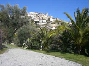 Blick auf Perinaldo im Hinterland der italienischen Riviera