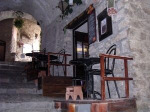 Apricale. Dorf im Hinterland der italienischen Riviera. Trattoria.