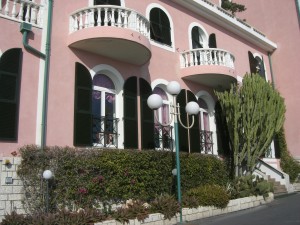 Bordighera Piccolo Lido. Hotel am Strandboulevard