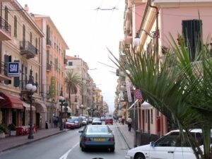 Bordighera. Via Vittorio Veneto. Urlaub an der italienischen Riviera im Ferienhaus in Ligurien