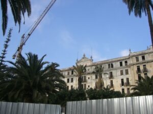 Bordighera. Hotel Angst wird restauriert.Urlaub an der italienischen in Riviera in Ligurien im Ferienhaus 