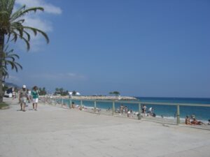 Menton. Strandboulevard. Urlaub an der italienischen Riviera in Ligurien