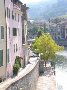 Dolceacqua. Urlaub im Ferienhaus an der Blumenriviera in Ligurien