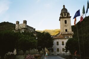 Dolceacqua an der Blumenriviera in Ligurien.