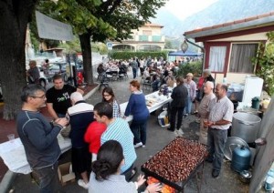 Kastanienfest in Menton. Urlaub an der italienischen Riviera in Ligurien