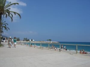 Menton Boulevard am Strand. Urlaub im Ferienhaus in Ligurien an der italienischen Riviera