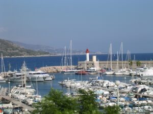 Menton. Hafen. Urlaub an der italienischen Riviera in Ligurien.