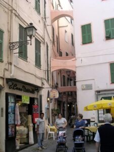 San Remo in der Altstadt, weitab von der Luxusmeile...Im Urlaub an der italienischen Riviera in Ligurien