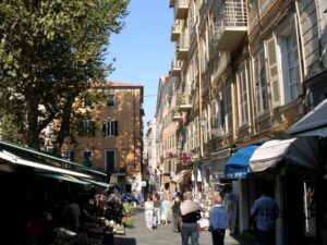 San Remo beim Blumenmarkt. Urlaub an der italienischen Riviera im Ferienhaus bei Dolceacqua in Ligurien