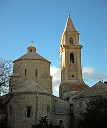 Ventimiglia Kathedrale Santa Maria Assunta mit rechteckigem Baptisterium
