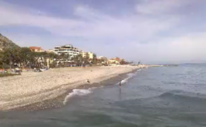 am Strand von Ventimiglia, italienische Riviera in Ligurien