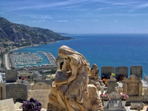 Menton. Le cimétière du vieux château. Ferien an der Rivieriera di Ponente in Ligurien