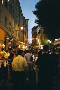 Menton, Einkaufsbummel an einem Sommerabend