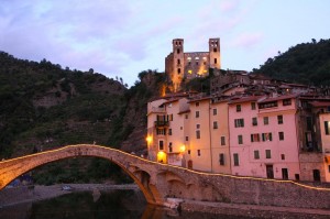 Dolceacqua an der italienischen Riviera in Ligurien