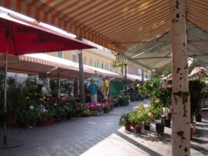Nizza. Blumenmarkt. Urlaub an der italienischen Riviera