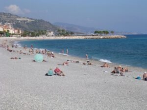 Menton am Strand. Unser Ferienhaus in Ligurien im Urlaub an der italienischen Riviera