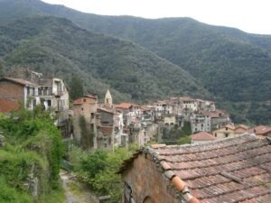 Rochetta Nervina. Dorf im Hinterland bei Dolceacqua. Im Urlaub an der italienischen Riviera im Ferienhaus Casa Rochin in Ligurien