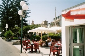 Bordighera. Bar Eden. Urlaub an der italienischen Riviera in Ligurien