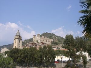 Dolceacqua. Ein Ferienhaus an der italienischen Riviera-Blumenriviera in Ligurien