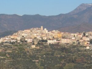 Perinaldo. Dorf im Hinterland der italienischen Riviera. Unser Ferienhaus in Ligurien.