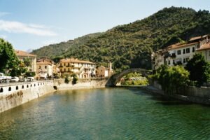 Dolceacqua. Urlaub an der italienischen Riviera in Ligurien