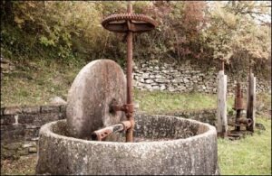 Dolceacqua. So sieht eine alte Ölpresse aus. Ferien an der Blumenriviera in Ligurien