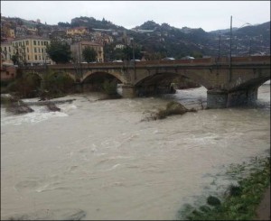 Ventimiglia. Die Roja bei Hochwasser zu Weihnachten