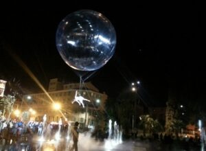 Nizza. 1. Geburtstag der Promenade du Paillon. Urlaub an der italienischen Riviera in Ligurien