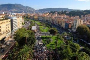 Nizza. La Promenade de Paillon. Urlaub an der italienischen Riviera