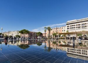 Nizza. Promenade du Paillon. Urlaub an der italienischen Riviera in Ligurien