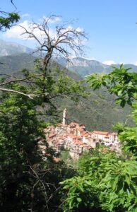 Castel Vittorio. Dorf im Hinterland der italienischen Riviera