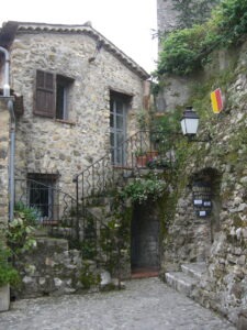 Roquebrune. Aufgang zur Burg.Urlaub an der italienischen Riviera in Ligurien