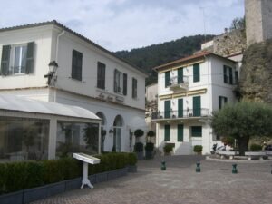 Roquebrune. Place des Deux Frères. Urlaub an der italienischen Riviera in Ligurien.