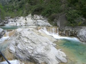 Rochetta Nervina. Baden in den Gumpen. Urlaub an der Riviera di Ponente in Ligurien