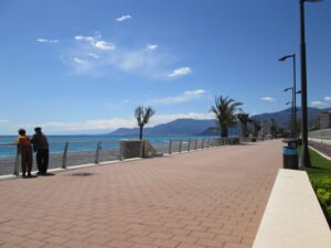 Vallecrosia. Neuer Boulevard. Urlaub an der italienischen Riviera in Ligurien