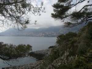 Menton. Promenade Le Corbusier von Menton nach Monaco. Ferien in Ligurien an der Riviera di Ponente