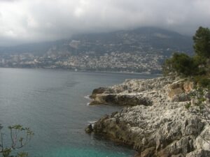 Promenade Le Corbusier, kurz vor Monaco. Ferien an der Riviera di Ponente in Ligurien