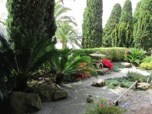 Der japanische Garten der Villa Ephrussi de Rothschild in Saint Jean Cap Ferrat. Urlaub in Ligurien an der italienischen Riviera