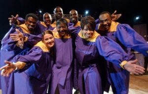 Apricale, Dorf im Hinterland der italienischen Riviera. Arte in Piazza. Family Band Gospel Chor