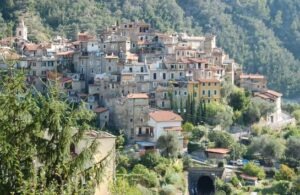 Airole. Dorf im Hinterland der italienischen Riviera. Ligurien