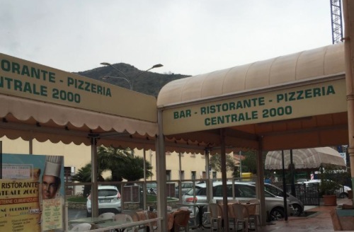 Bar Centrale am Bahnhof von Ventimiglia in Ligurien