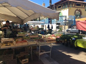 Menton. Freitagsmarkt bei der Markthalle