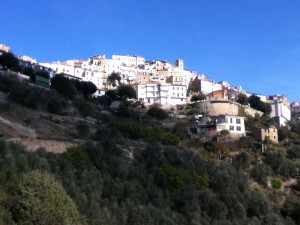 Perinaldo. Bergdorf im Hinterland