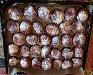 Bomboloni- Faschingskrapfen. Ligurische Küche